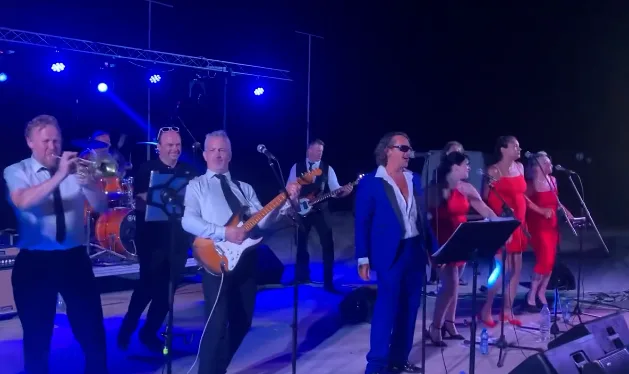Ladies and Gentleman… THE BOSS joined us on stage tonight, the man who made all this possible, the one and only Andrea Morrelli with Midnight Hour!